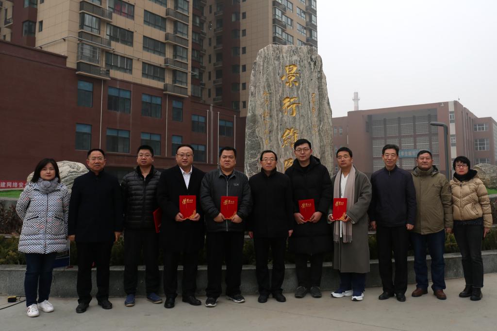 武宁等8位校友捐赠的“景行维贤”文化